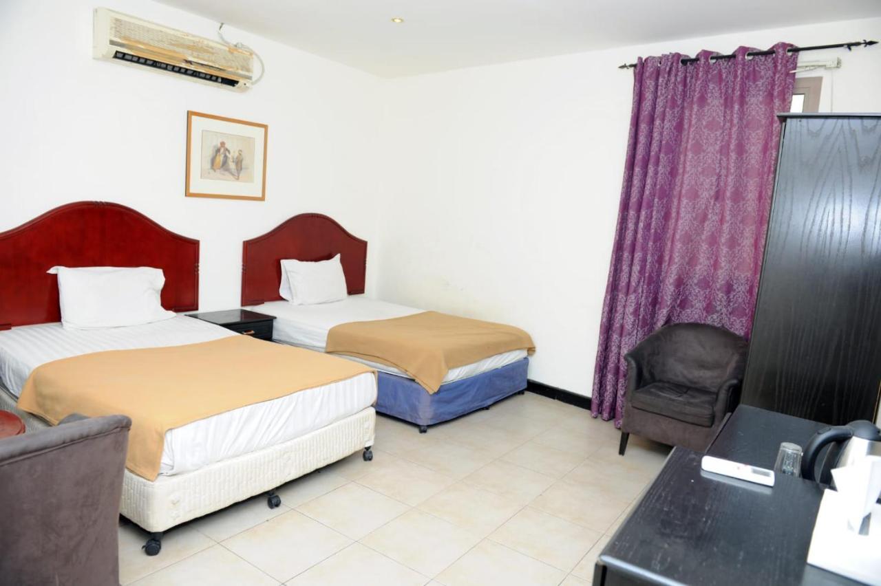 מנאמה Bahrain Plaza Hotel מראה חיצוני תמונה